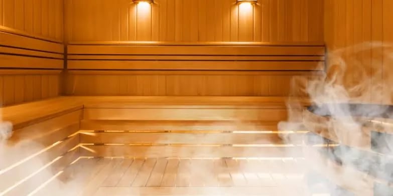 الساونا بين الفوائد والمخاطر: تحذيرات طبية لأصحاب البشرة الحساسة