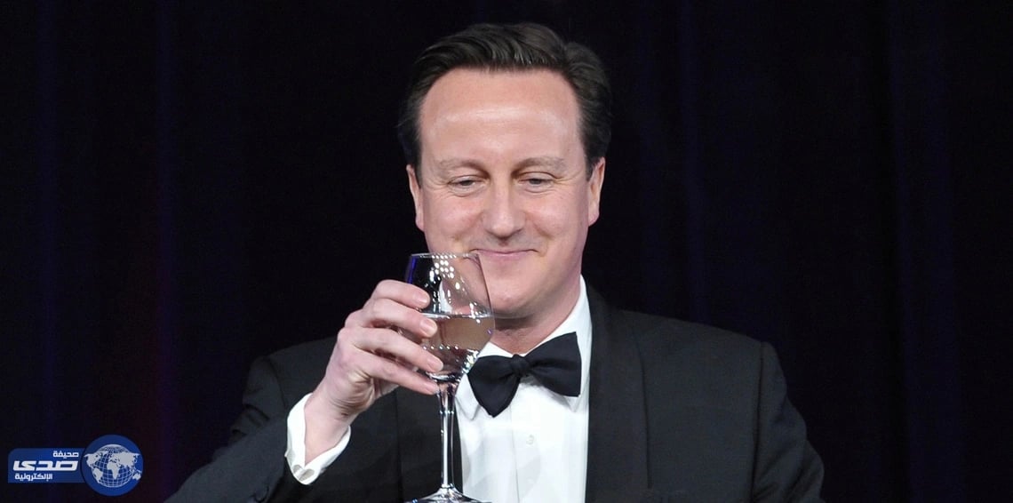 بالفيديو .. لقطات مُحرجة لديفيد كاميرون مع راقصة عارية