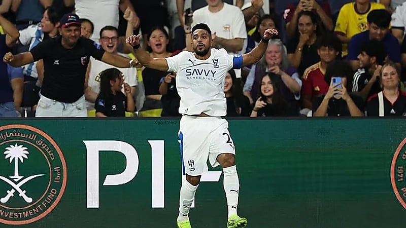 زوجة سالم الدوسري تحتفي بتألقه: ما أصعب سالم .. صورة