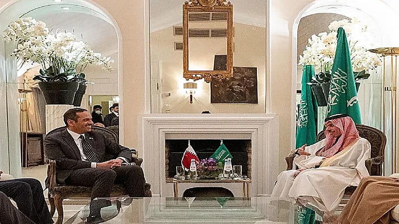 وزير الخارجية يلتقي نظيره القطري