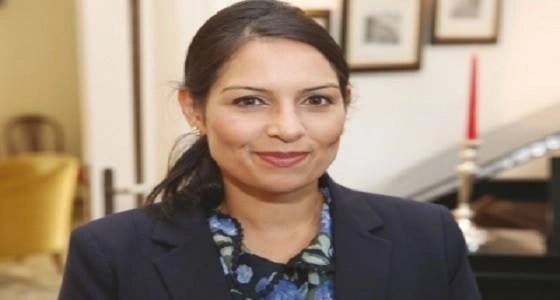 وزيرة بريطانية مهددة بالإقالة بعض لقاءها مع إسرائليين