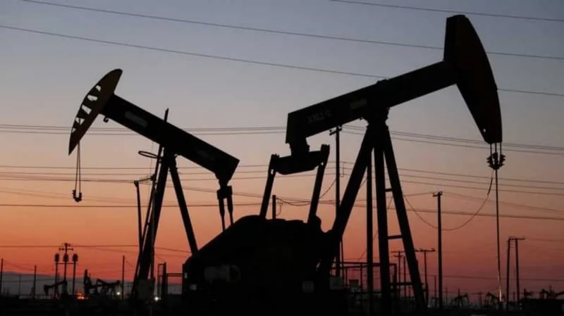 مسؤول أمريكي: السعر العالمي للنفط قد يرتفع 40%