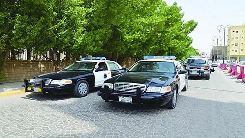 الإطاحة بـ 5 أشخاص سرقوا 8 مركبات لبيعها بعد تجزئتها بمكة