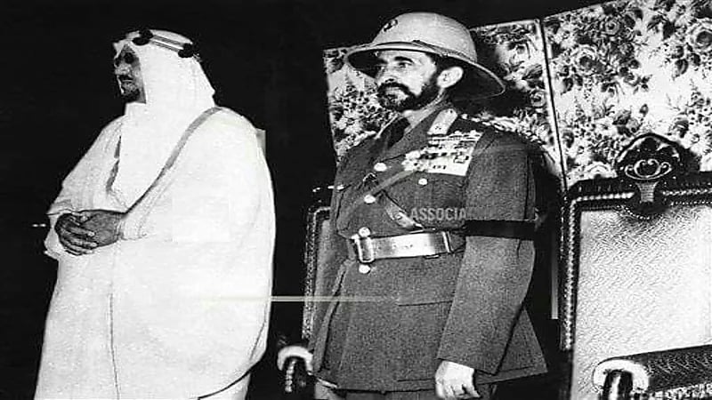 صورة نادرة لجلالة الملك سعود مع الامبراطور الاثيوبي هيلاسيلاسي