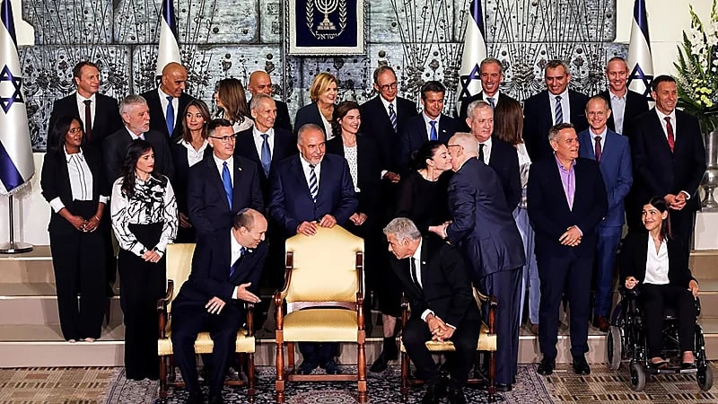 صحيفة إسرائيلية تخفي وجوه 9 وزيرات في الحكومة الجديدة: "حرام"