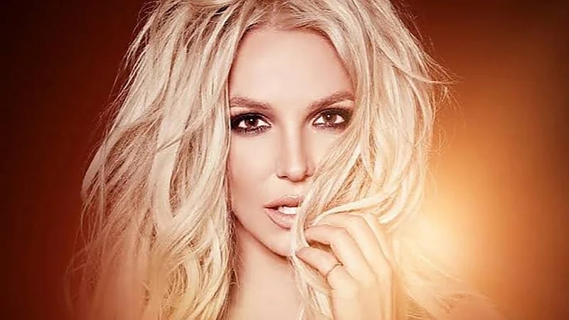 بريتني سبيرز تخرق قواعد الطيران بسيجارة