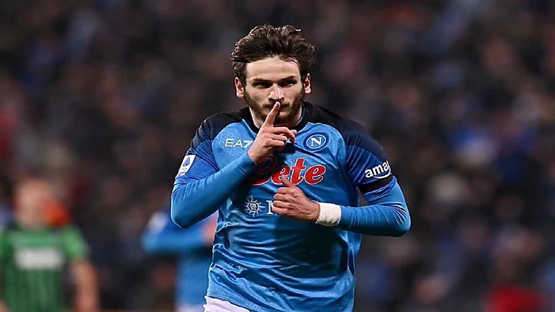 نابولي يعزز صدارته في الدوري الإيطالي بالفوز على أتلانتا