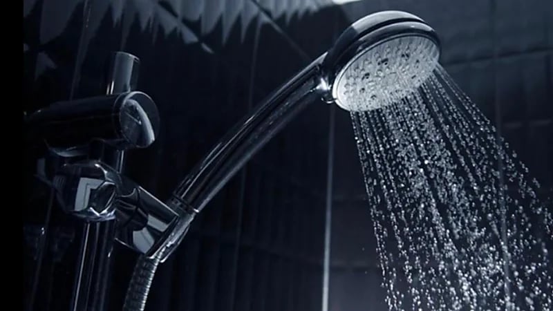 خبير يحذر من الاستحمام بالماء البارد لأنه يؤدي للتسمم