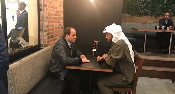 بالفيديو.. ولي عهد أبوظبي والرئيس المصري في عشاء غير متوقع