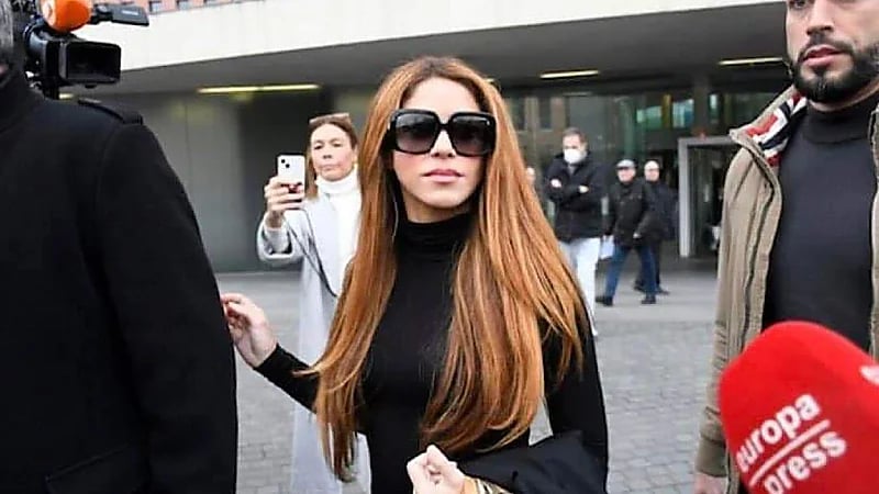 بالصور.. إطلالة شاكيرا بالمحكمة بحضانة أولادها تثير ضجة واسعة على مواقع التواصل