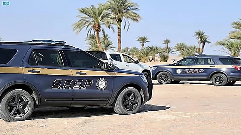 ضبط 3 مخالفين لنظام البيئة لاستغلالهم الرواسب في تبوك