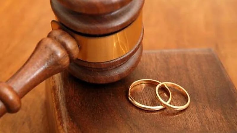 كويتية تطلب الطلاق والتعويض بعد تبرعها بكليتها لزوجها وزواجه بأخرى.. فيديو