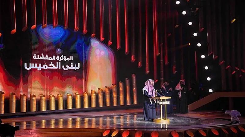 لبنى الخميس بعد فوزها بجائزة المؤثرة المفضلة : لحظة فارقة في حياتي