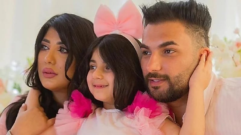 بالفيديو .. أحمد العنزي : سارة الكندري تتخلى عن ابنتها في الشارع