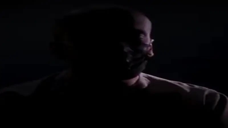 قصة مؤثرة لشاب دخل السجن بعد وفاة والده بسبب صديق سوء "فيديو"