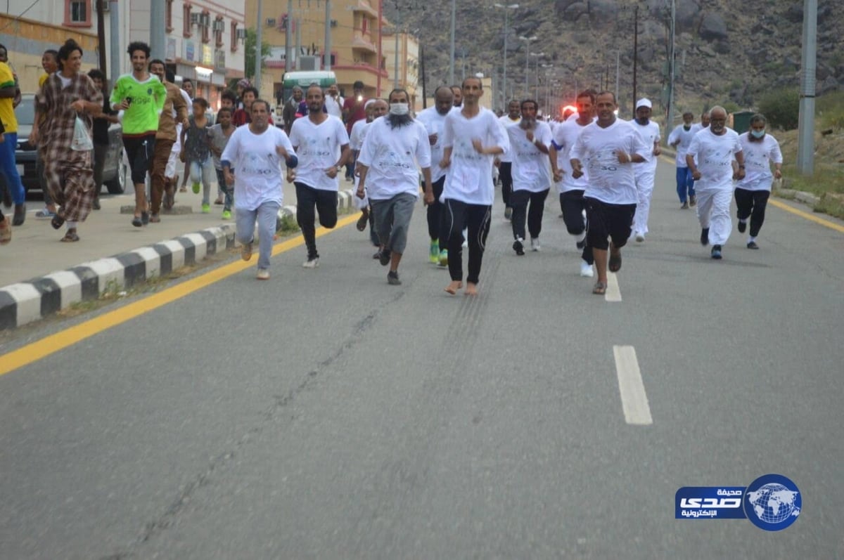 بالصور.. لكزس RX بثلاث أصفف من المقاعد تٌرصد لأول مرة