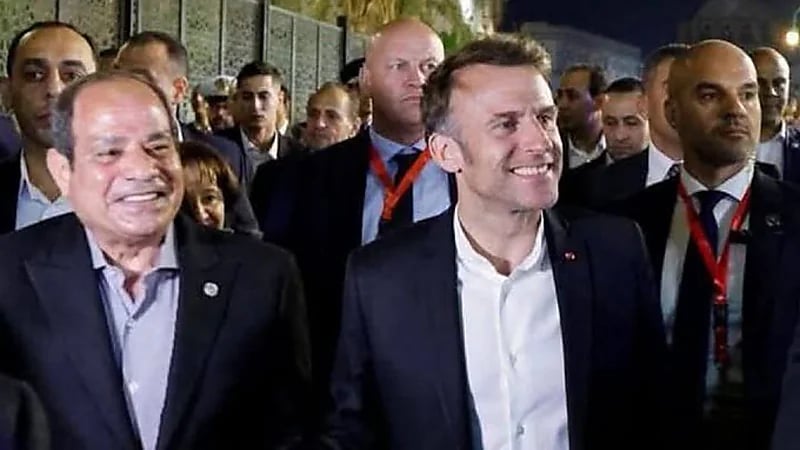 ماكرون يشيد بحفاوة الاستقبال المصري: تحية نابضة للصداقة بين مصر وفرنسا.. فيديو
