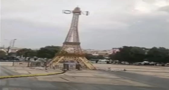 بالفيديو.. إنزلاق برج إيفل الصيني يثير ضجة خارج مول تجاري