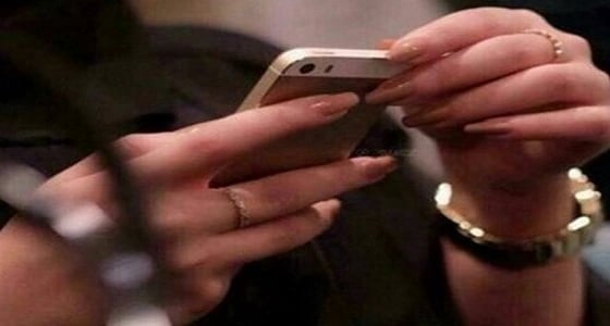 رفضت الارتباط به.. فشهر بها ونشر صورها على موقع إباحي