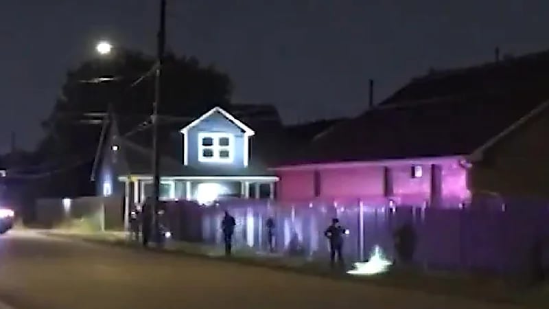 مقتل طفل بطلق ناري على يد جاره بسبب قرع الجرس.. فيديو