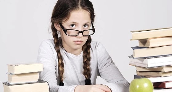 طرق علمية للتعامل مع طفلك الذكي المتأخر دراسيا