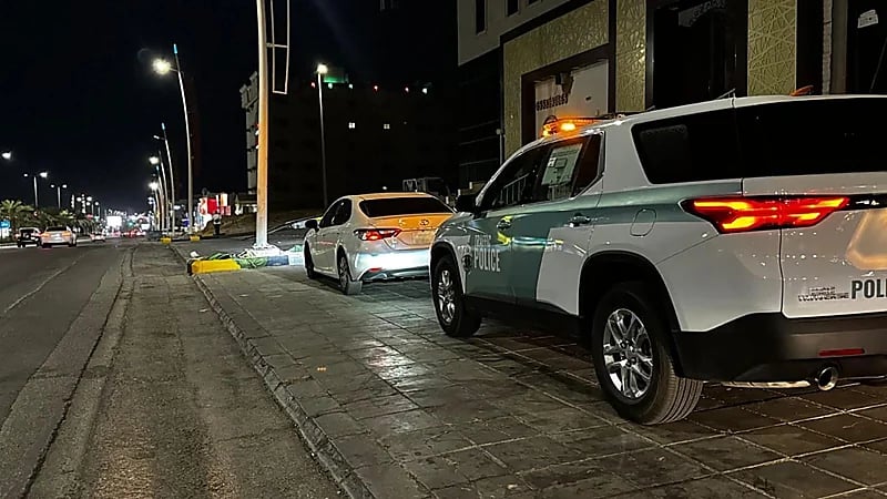 ضبط قائد مركبة للتفحيط والسير بلا لوحات في حفر الباطن