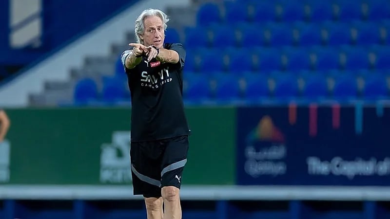 مشجعو فلامنغو البرازيلي يطالبون برحيل جيسوس عن الهلال