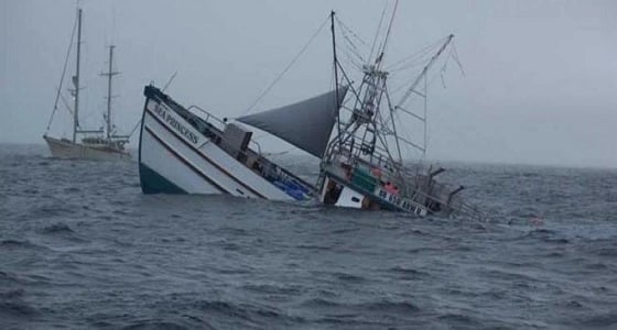 مصرع 12 شخصا إثر انقلاب عبارة إندونيسيا