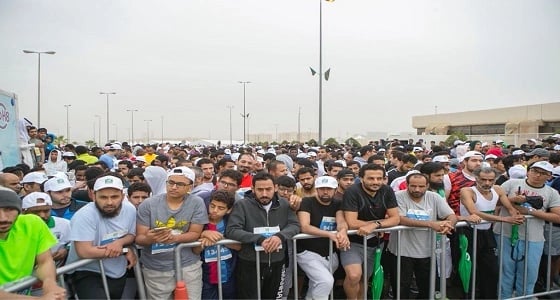 بالصور.. الاستعداد لانطلاق سباق الهواة بمارثون الرياض