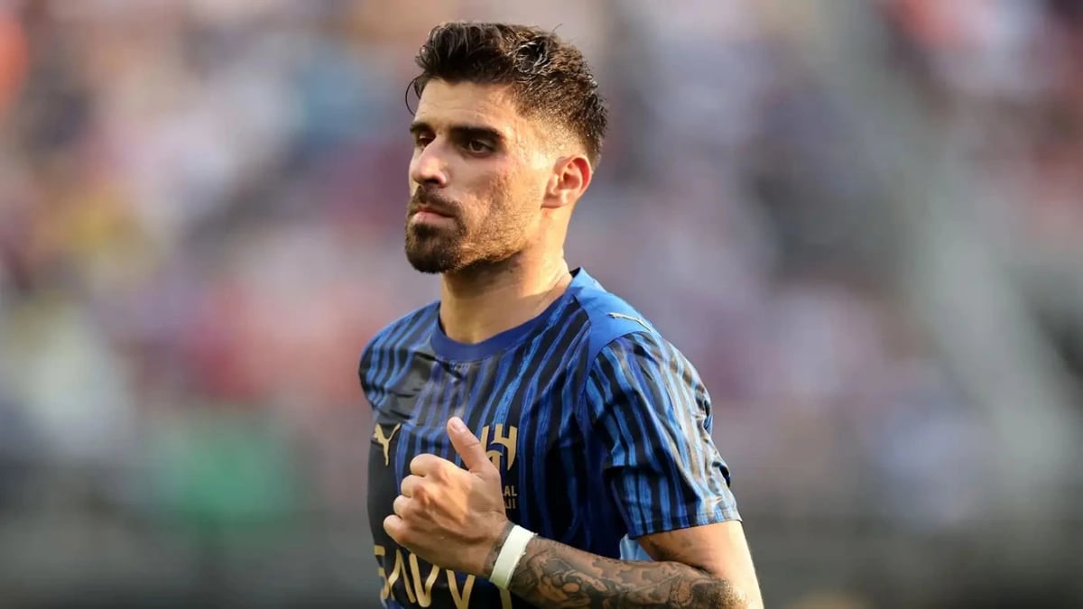 الهلال يتقرب من تجديد عقد نيفيز