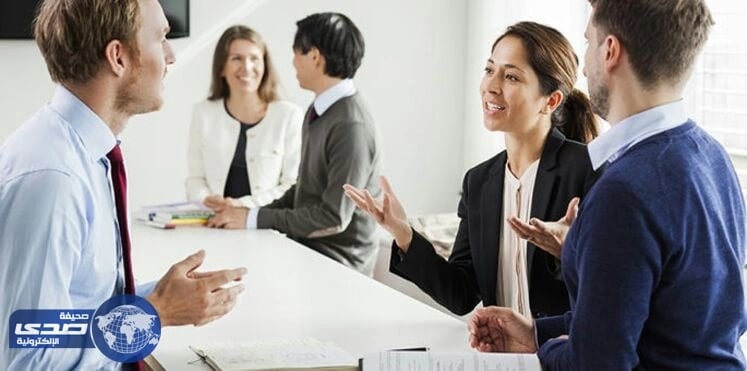 سياسي يغازل ناخبيه بساعة جنس يوميًا لكل موظف