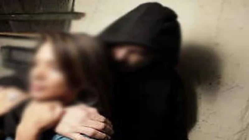 شاب يختطف خطيبته بعد رفض الأهل إتمام الزواج