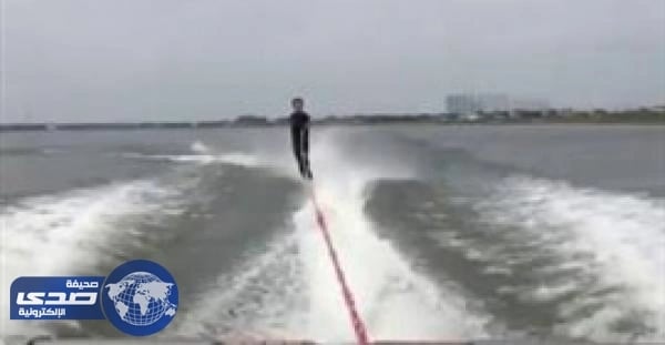 بالفيديو.. ضربه مٌمية لشاب بسبب سمكة طائرة