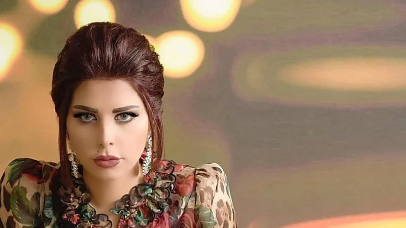 شاهد.. شمس الكويتية تثير الجدل بسبب ظهورها بملابس الصلاة