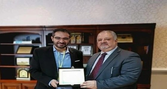 تكريم طبيب من المملكة شارك في 35 عملية سرطانية بإندونيسيا