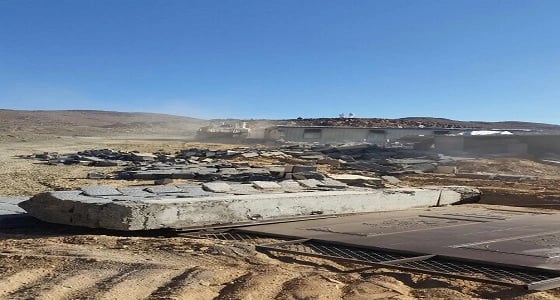 بالصور.. " أمانة المدينة " تزيل 7 تعديات في طريق حائل