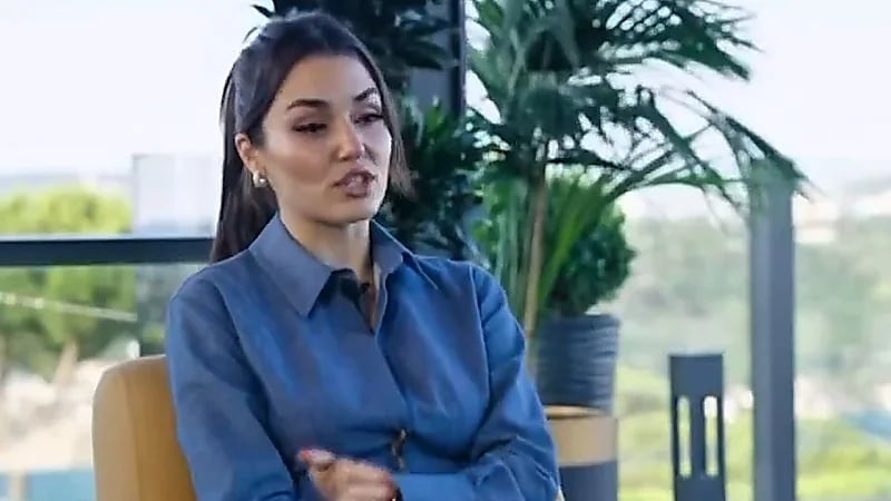 هاندا أرتشيل عن فقدان والدتها: أحاول التعايش.. فيديو