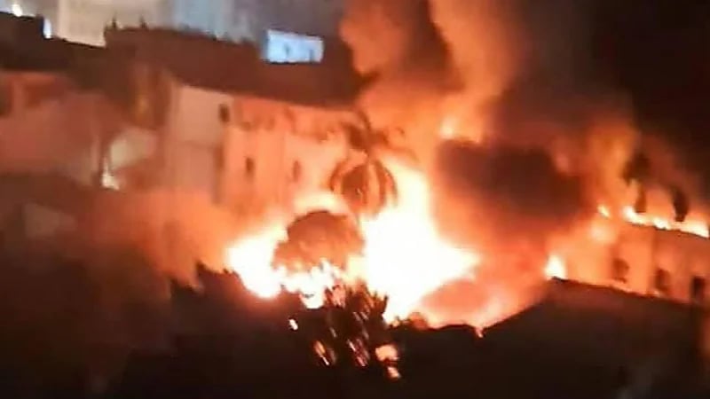 ‎إندلاع حريق هائل في مبنى المعامل المركزية لوزارة الصحة المصرية.. صور