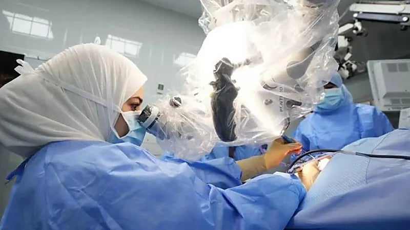إجراء أول عملية زراعة قوقعة باستخدام اليد الروبوتية في مركز الملك عبدالله التخصصي