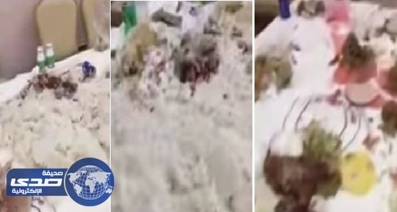 بالفيديو.. إلقاء كميات كبيرة من الطعام في القمامة بحفل زفاف
