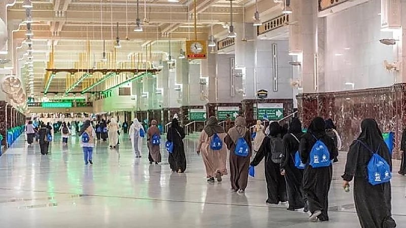 "الحج والعمرة": يمكن إضافة المرأة كمرافق لأخرى