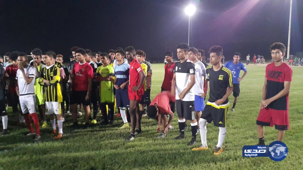 صورة مؤثرة لـ «طفلة» تودع والدها أثناء توجهه للدفاع عن الوطن