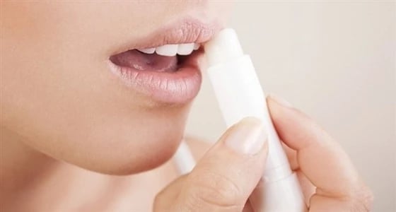 استخدام الزيت بديلاً صحياً لمُلمع الشفاه