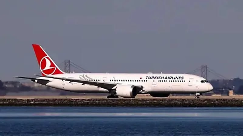 غموض يلف وفاة راكب على متن طائرة تركية واختفاء جثته يثير التساؤلات