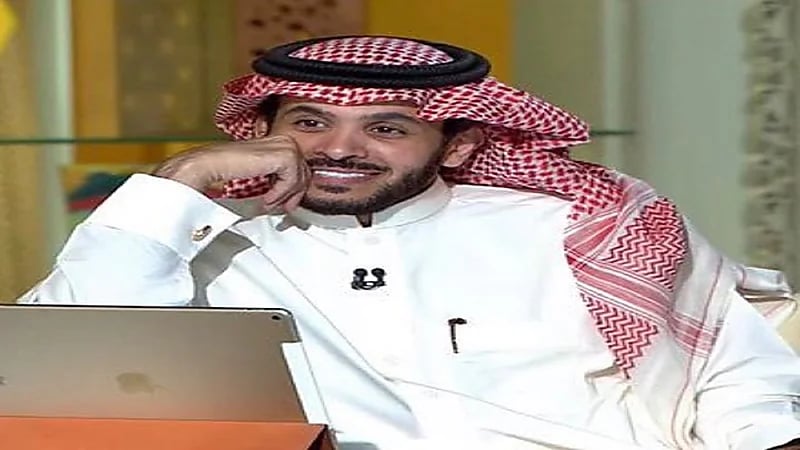 نظرة وابتسامة "عبدالله المديفر" الأكثر تداولاً خلال لقاء ولي العهد