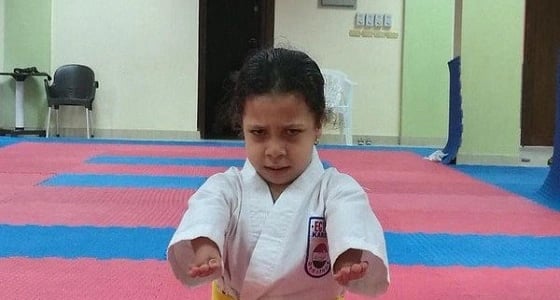 بالفيديو.. طفلة بدون أطراف تحصد البطولات في الكاراتيه