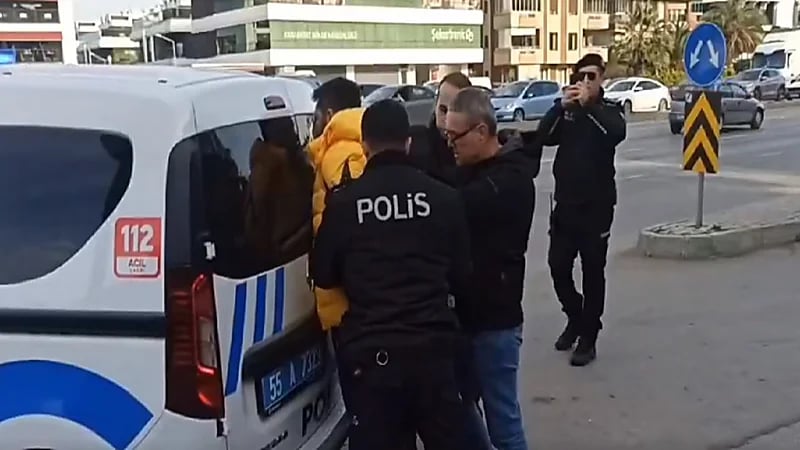 الشرطة التركية تعتقل شخصًا أساء للعرب بعد إلغاء مباراة السوبر..فيديو