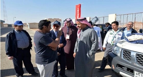 بالصور.. رئيس اتحاد السيارات يتابع عملية الفحص الفني لمركبات رالي حائل