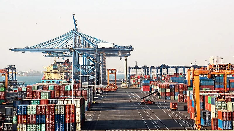 إنشاء منطقة لوجستية جديدة في ميناء الملك عبدالعزيز بقيمة 300 مليون ريال.. فيديو