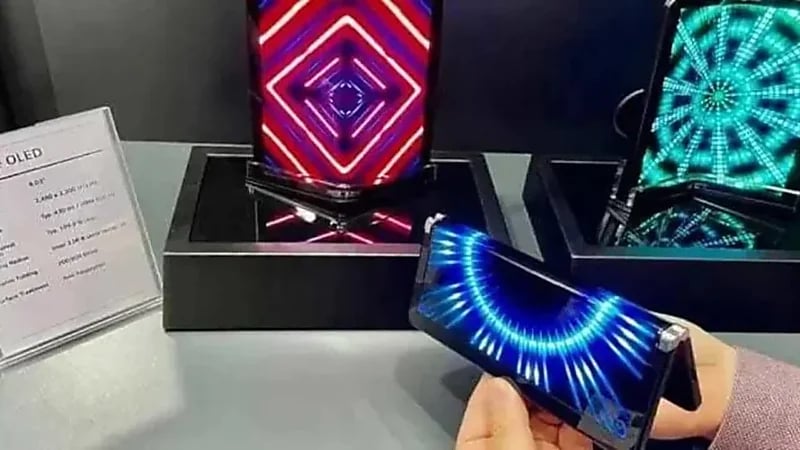 سامسونج تطور شاشات قابلة للطي مرتين